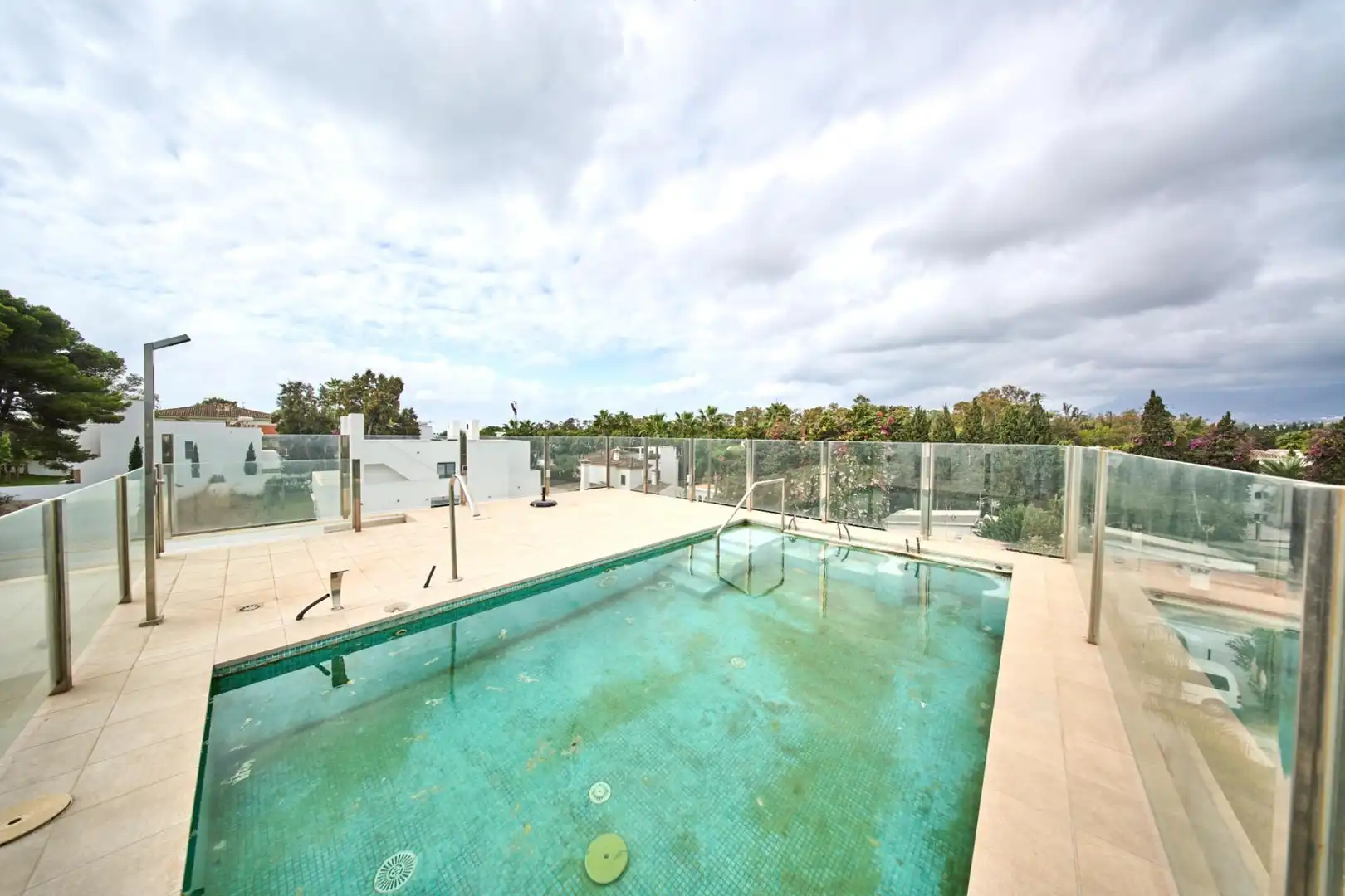 Piscina de Casa o xalet en venda en Marbella amb Jardí privat, Terrassa i Traster