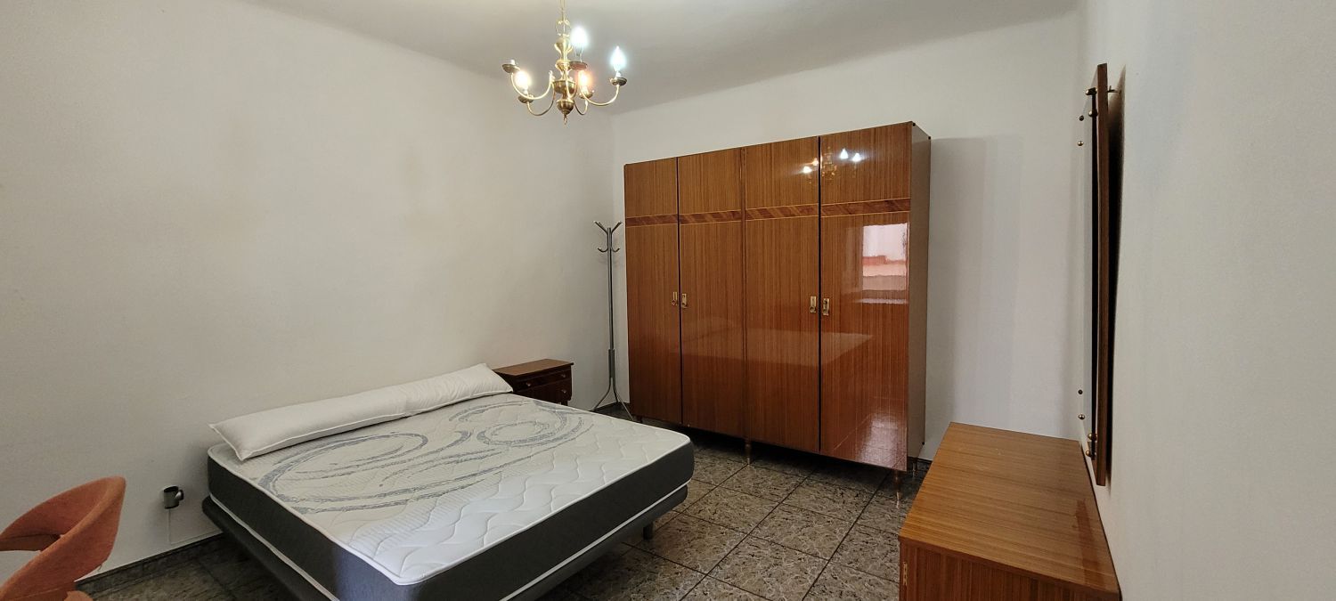 Dormitori de Pis de lloguer en  Albacete Capital amb Aire condicionat i Balcó