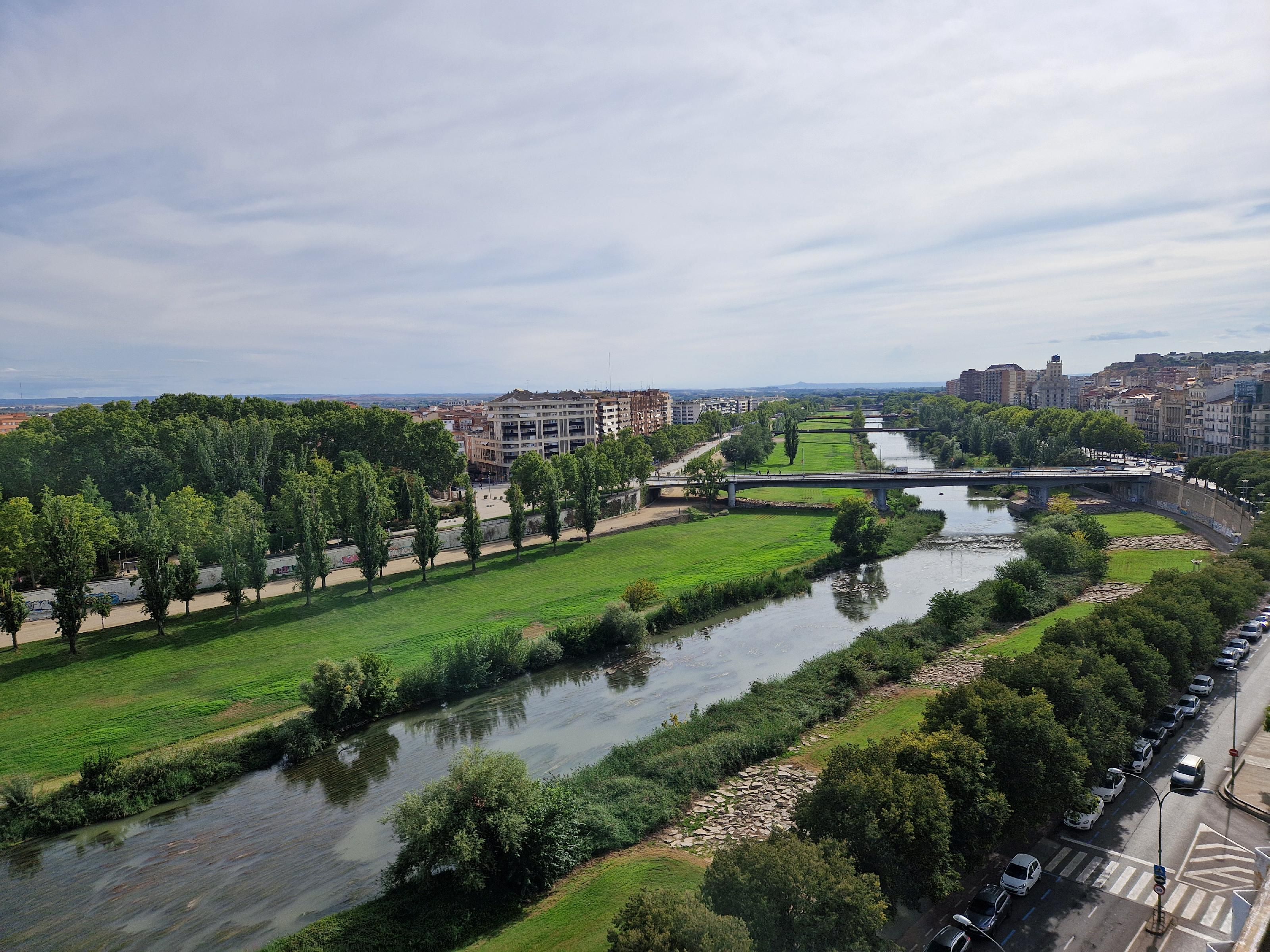 Vista exterior de Àtic de lloguer en  Lleida Capital amb Calefacció, Parquet i Terrassa
