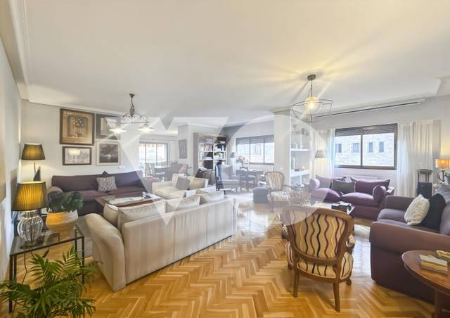 Piso en Venta en De La Costa Brava en Mirasierra