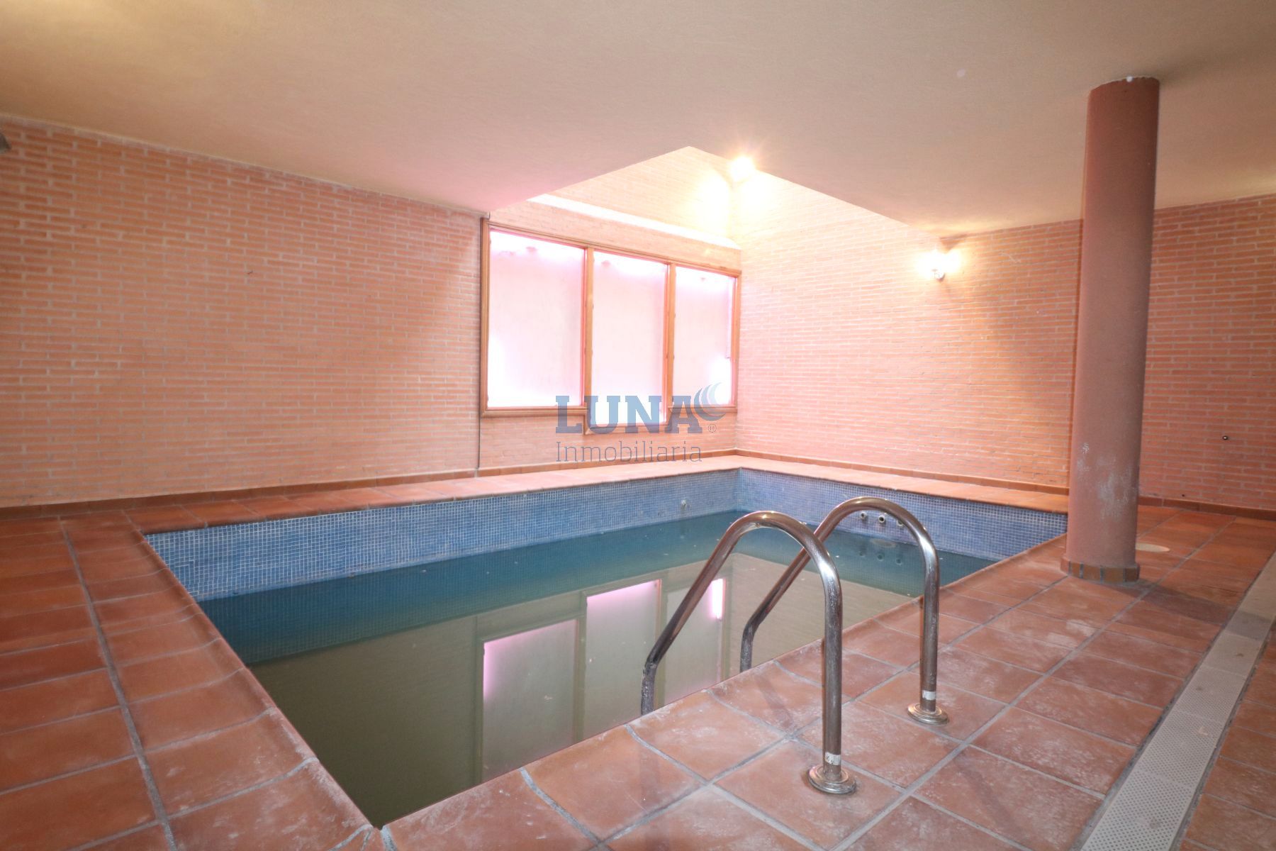 Piscina de Edifici en venda en Getafe amb Alarma i Piscina comunitària