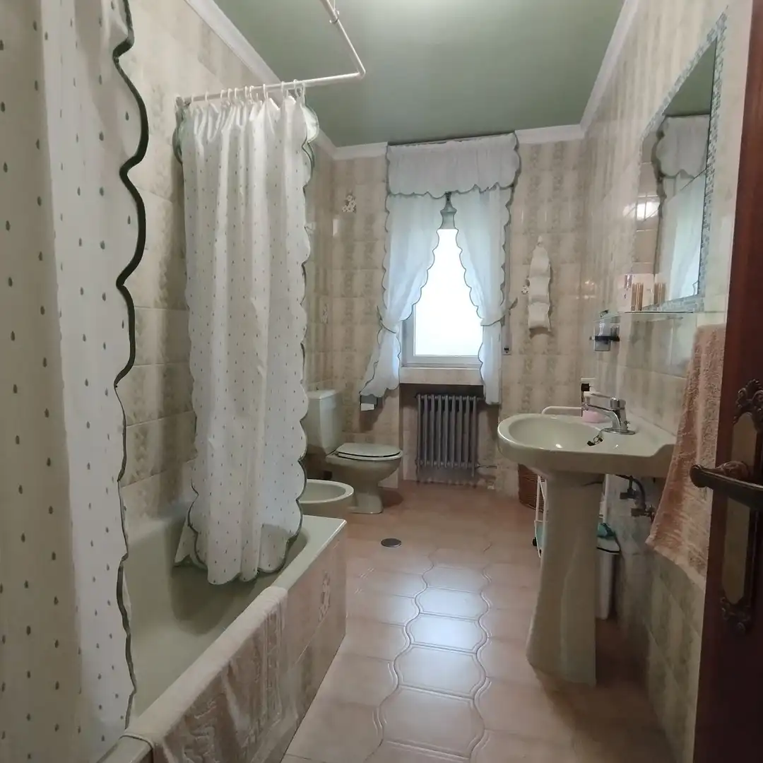 Bany de Casa o xalet en venda en Villaviciosa amb Calefacció, Terrassa i Traster