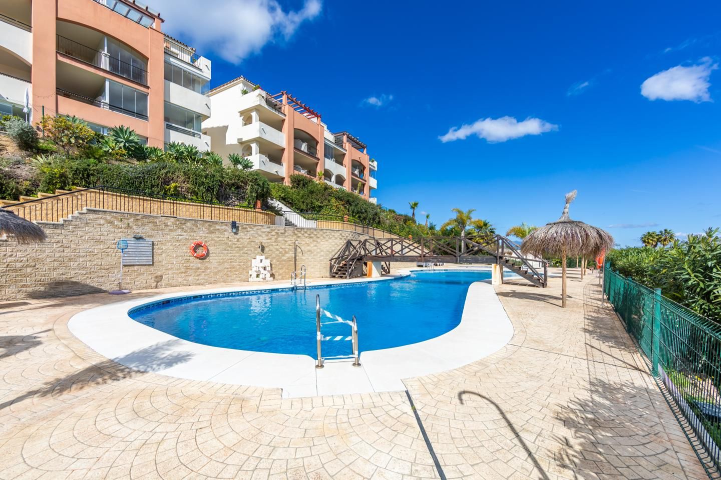 Apartment for sale in La Esmeralda, El Castillo, Manilva