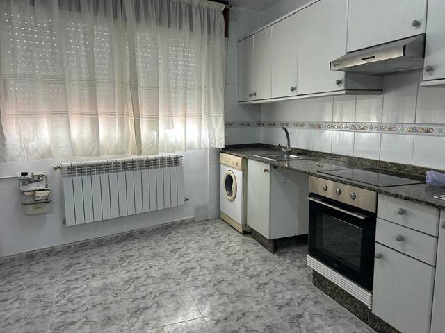 Piso en Alquiler en Rúa da Estrada en Castiñeiriño - Cruceiro de Sar