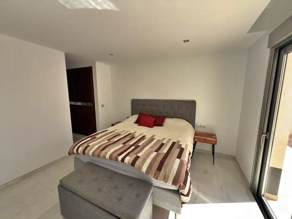 Dormitori de Casa o xalet en venda en Orihuela amb Aire condicionat, Calefacció i Jardí privat