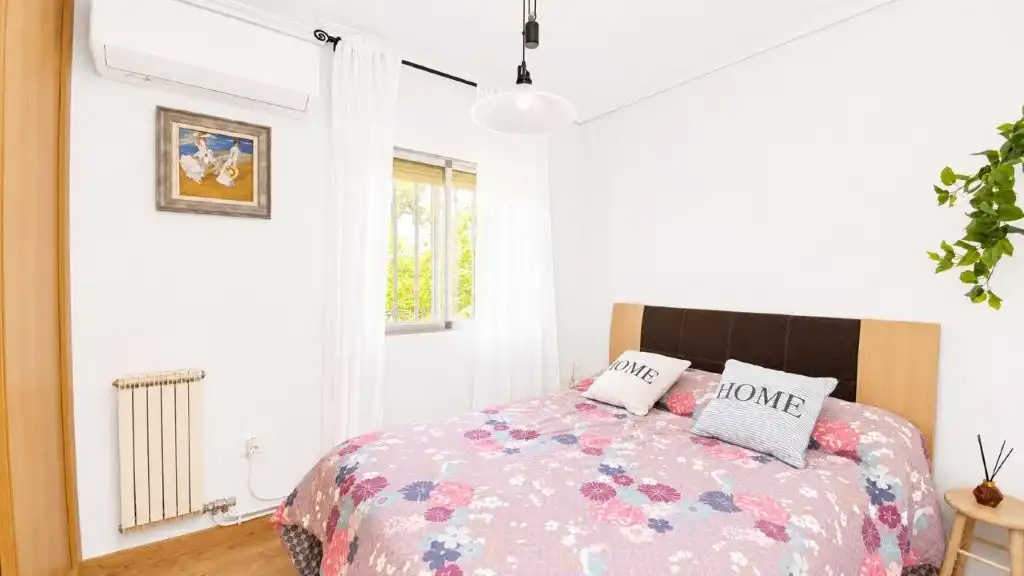 Dormitori de Casa o xalet en venda en Cadalso de los Vidrios amb Aire condicionat, Calefacció i Jardí privat