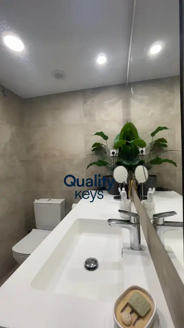 Bathroom of Flat for rent in Madrid  with Air Conditioner, Heating and Terrace