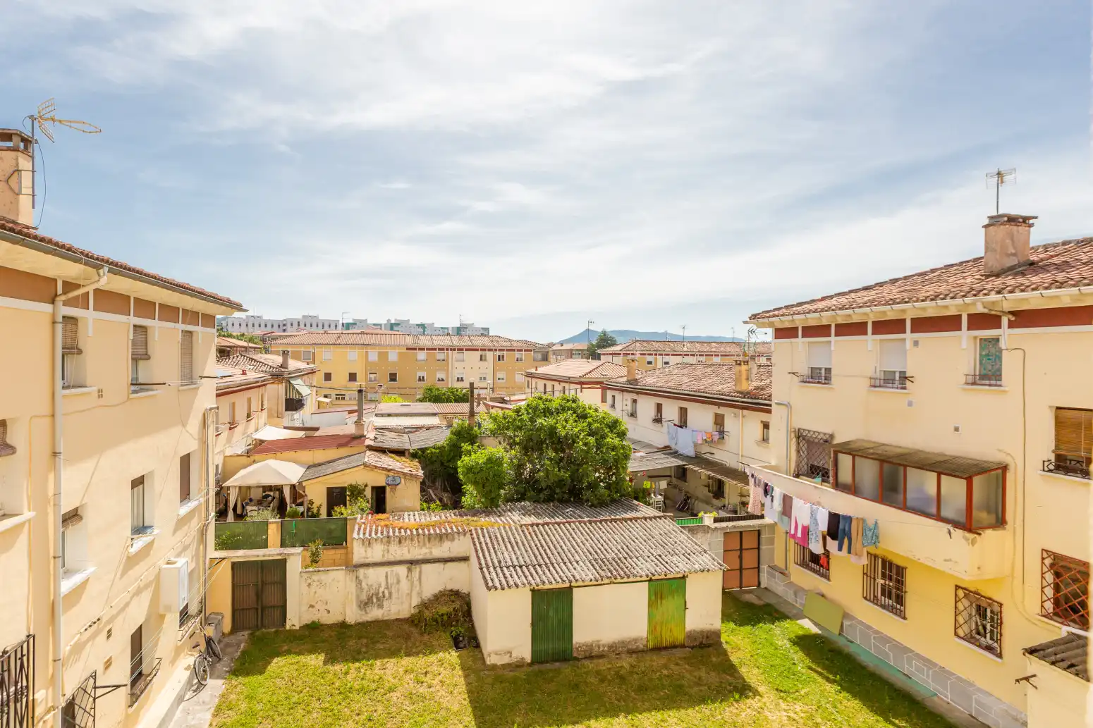 Vista exterior de Piso en venta en  Pamplona / Iruña con Calefacción, Parquet y Amueblado