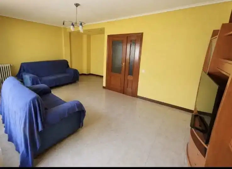 Sala d'estar de Casa o xalet en venda en Lardero amb Aire condicionat, Piscina i Balcó