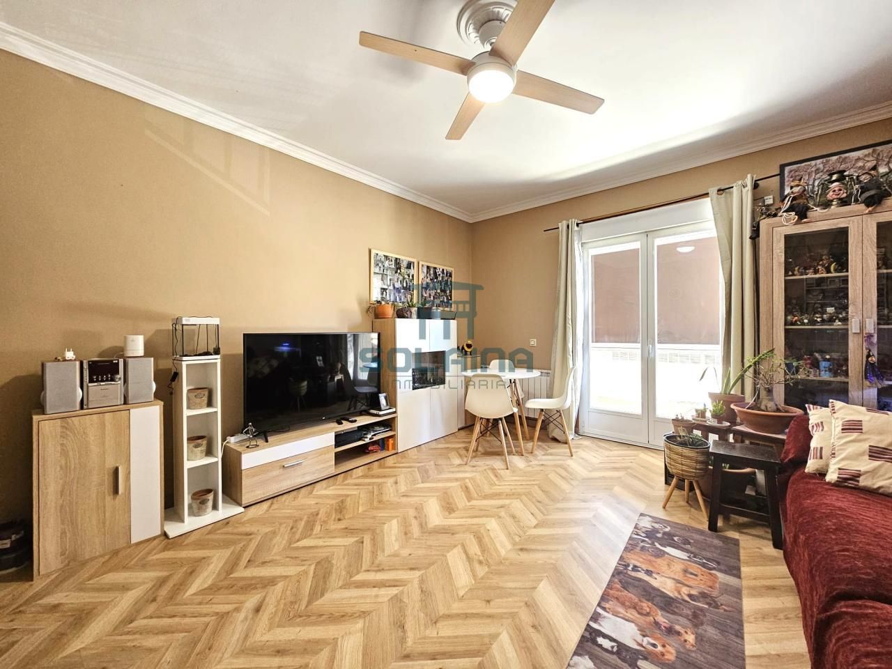 Sala d'estar de Pis en venda en Ourense Capital  amb Calefacció, Parquet i Balcó