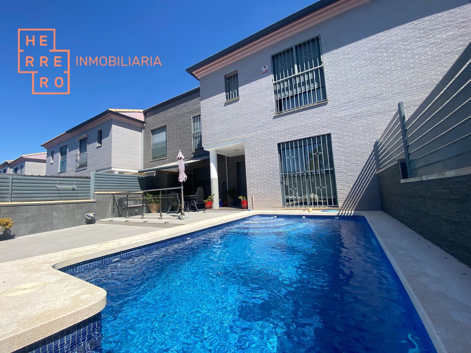 Swimming pool of House or chalet for sale in Castellón de la Plana / Castelló de la Plana  with Air Conditioner, Heating and Private garden