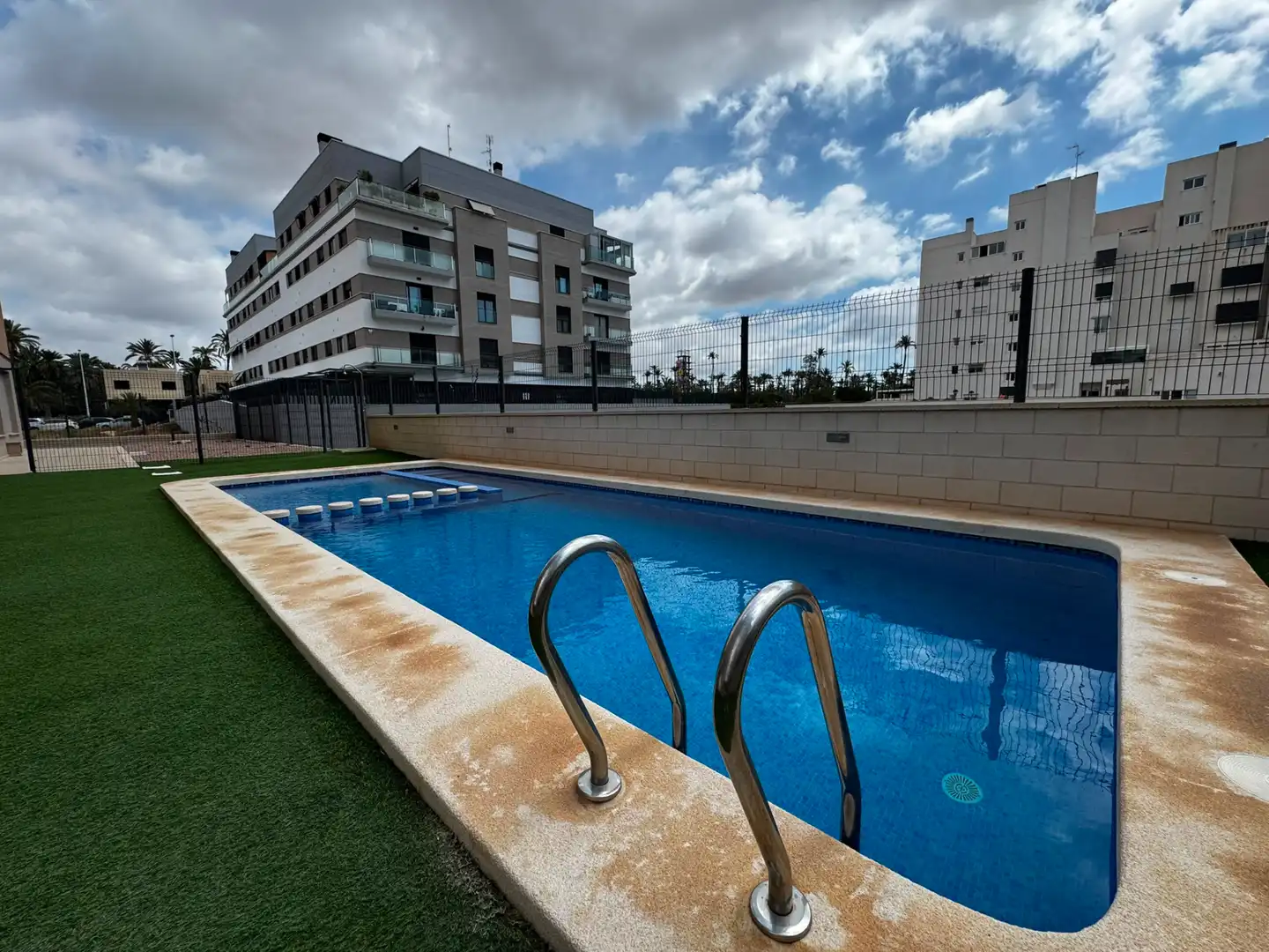 Piscina de Pis de lloguer en Elche / Elx amb Terrassa, Traster i Moblat