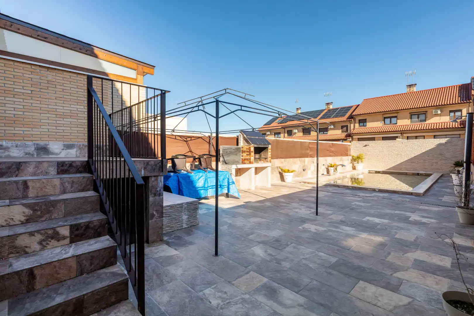 Terraza de Casa adosada en venta en Navalcarnero con Calefacción, Jardín privado y Piscina