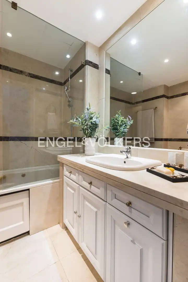 Baño de Piso en venta en Madrid con Aire acondicionado, Calefacción y Piscina