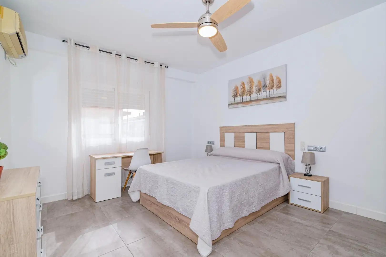 Bedroom of Flat for sale in Granada  with Air Conditioner, Heating and Terrace