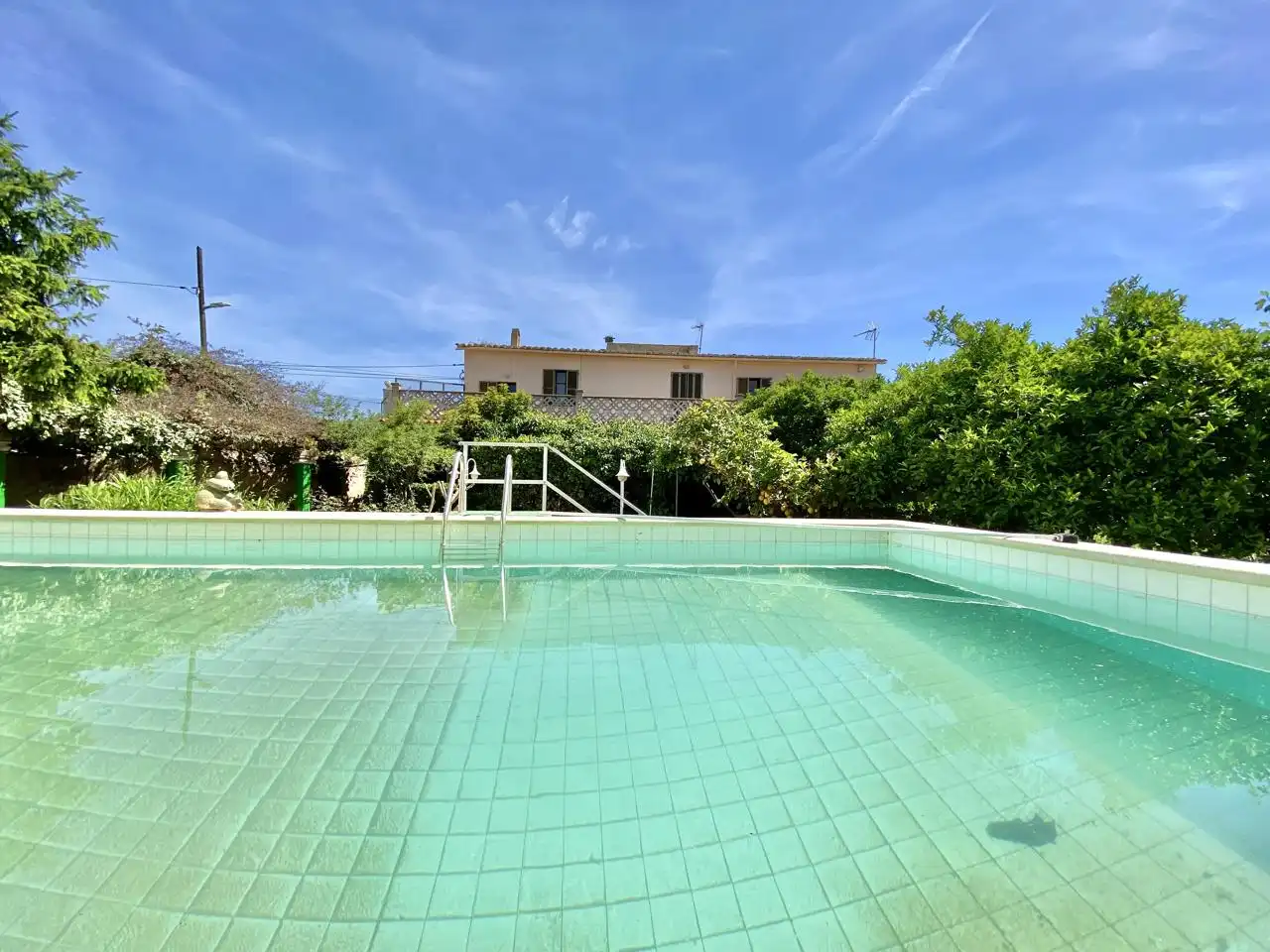 Schwimmbecken von Haus oder Chalet zum Verkauf in  Palma de Mallorca mit Privatgarten, Terrasse und Abstellraum