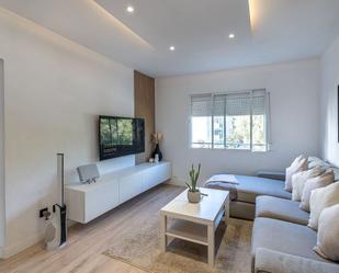 Sala d'estar de Apartament en venda en Estepona amb Aire condicionat