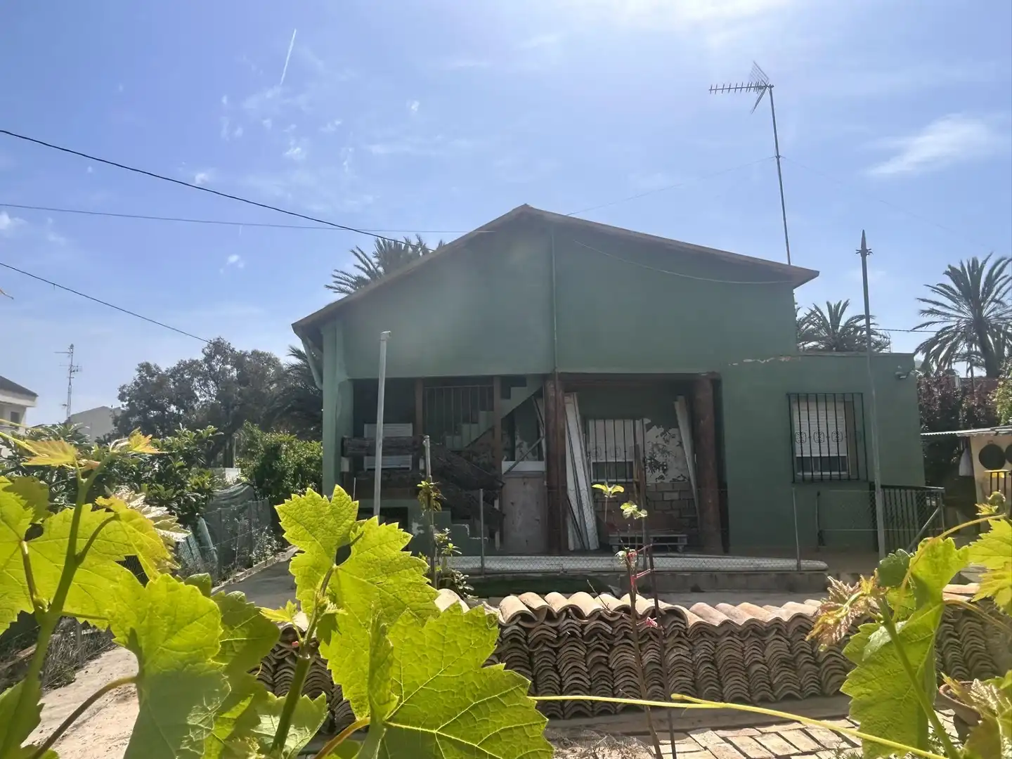 Vista exterior de Casa o xalet en venda en Sagunto / Sagunt amb Aire condicionat, Calefacció i Jardí privat