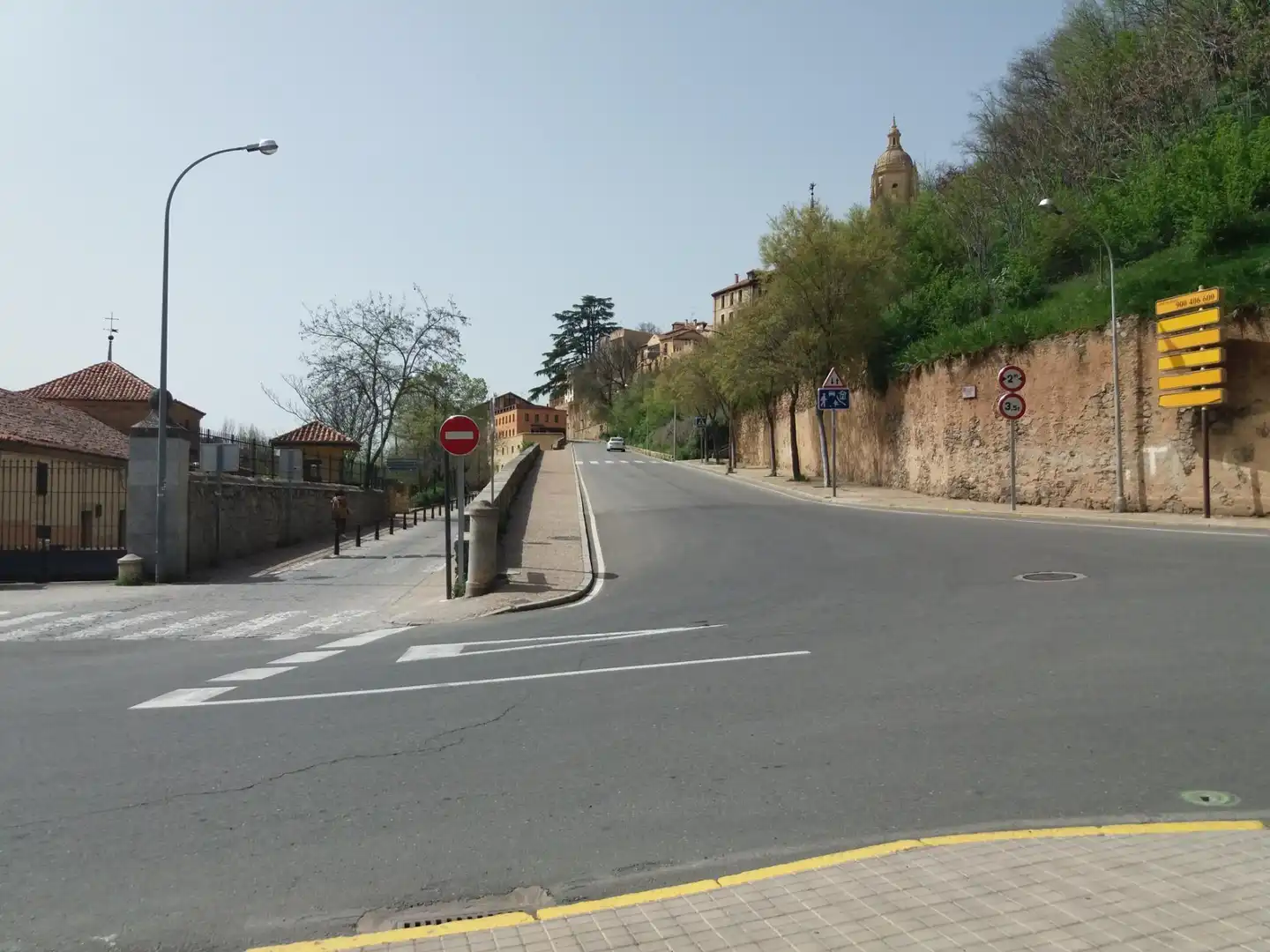 Vista exterior de Dúplex en venta en Segovia con Calefacción, Terraza y Balcón