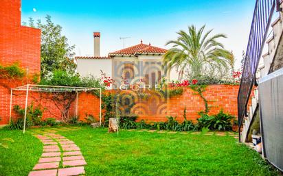 Jardí de Casa o xalet en venda en Mataró amb Aire condicionat, Terrassa i Balcó