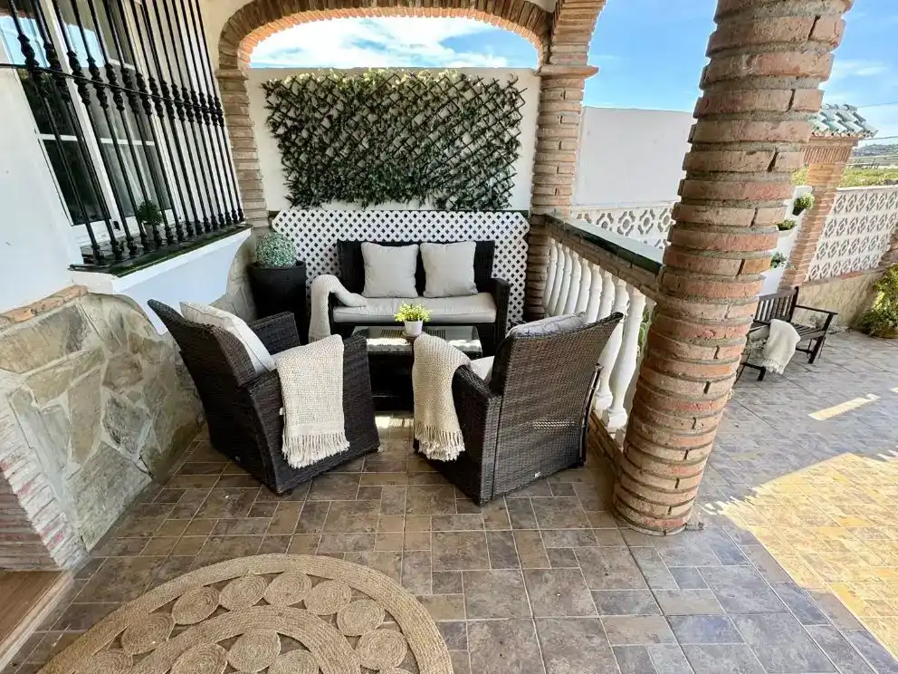 Terrassa de Finca rústica en venda en Benamargosa amb Aire condicionat, Piscina i Balcó