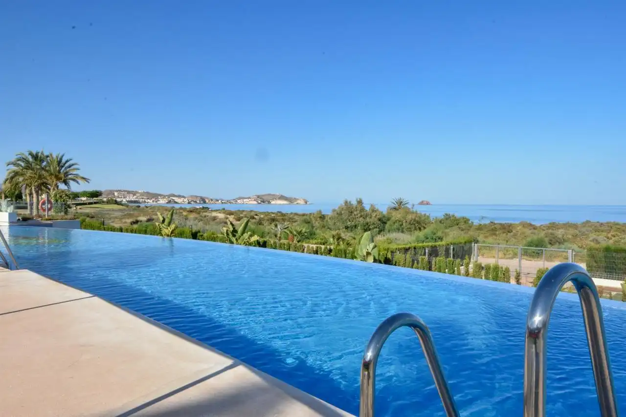 Apartamento con piscina en venta en San Juan de los Terreros