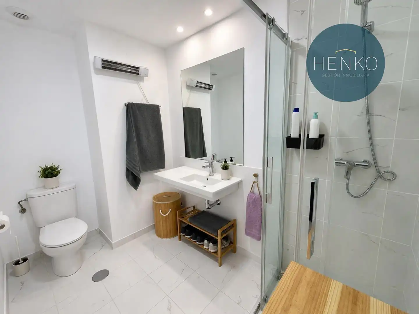 Bathroom of Flat for sale in Huelva  with Air Conditioner, Heating and Terrace