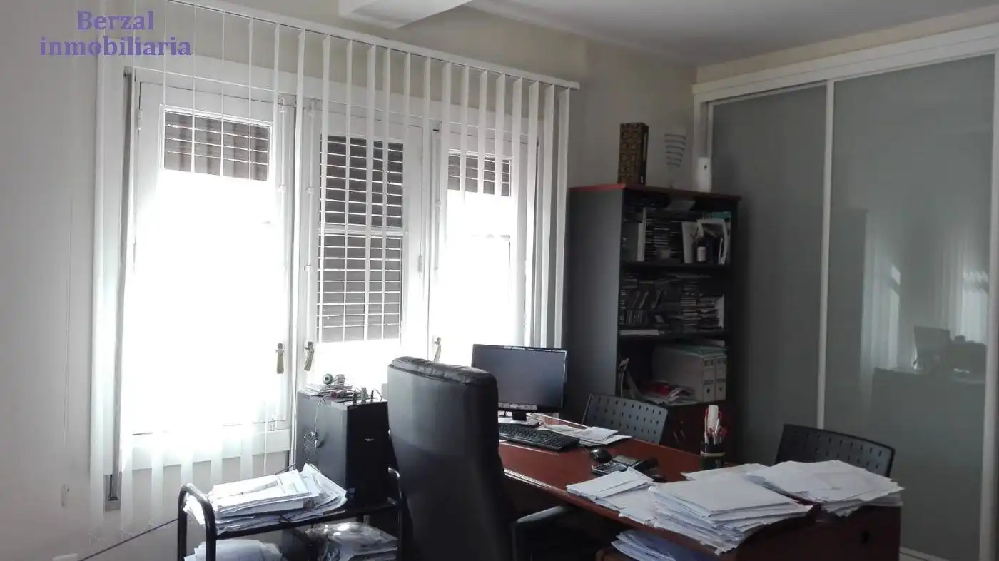 Office space with lift for sale in Calle San Agustín, imagen 2
