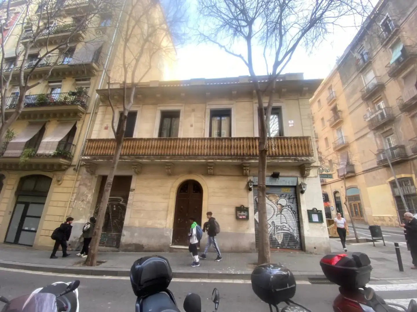 Vista exterior de Edifici en venda en Barcelona