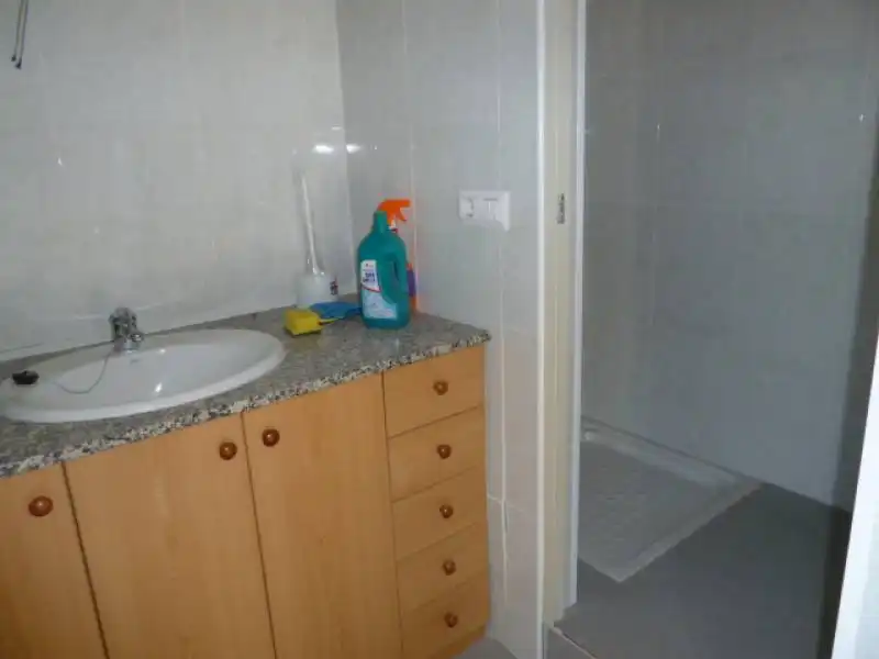 Badezimmer von Fabrikhallen zur Miete in Igualada
