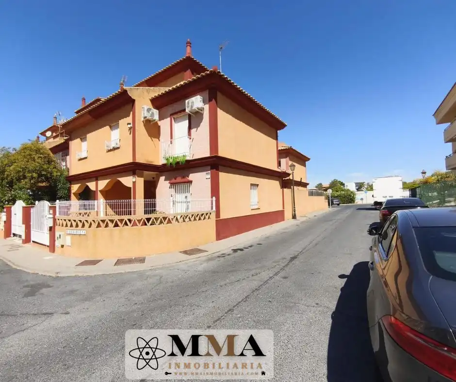 Terraced house for sale in Avenida de los Pinares, imagen 3