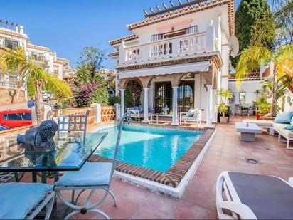 Vista exterior de Casa o xalet en venda en Mijas amb Aire condicionat, Jardí privat i Terrassa