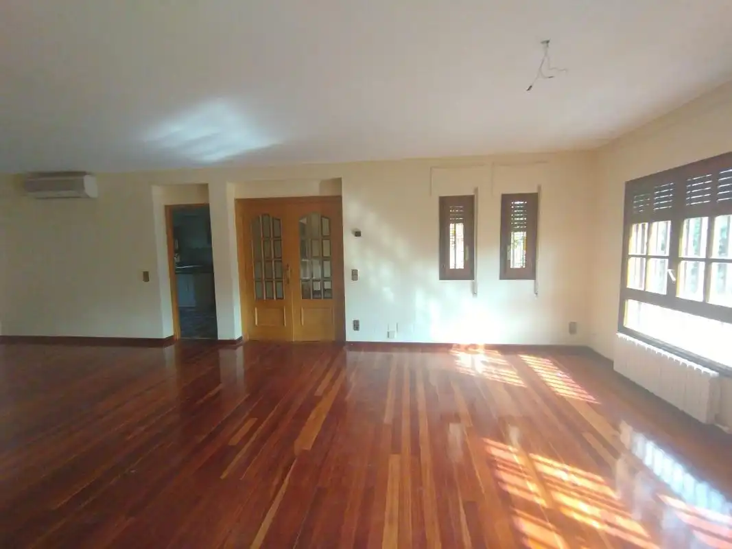 Sala d'estar de Casa o xalet en venda en Zaragoza amb Jardí privat
