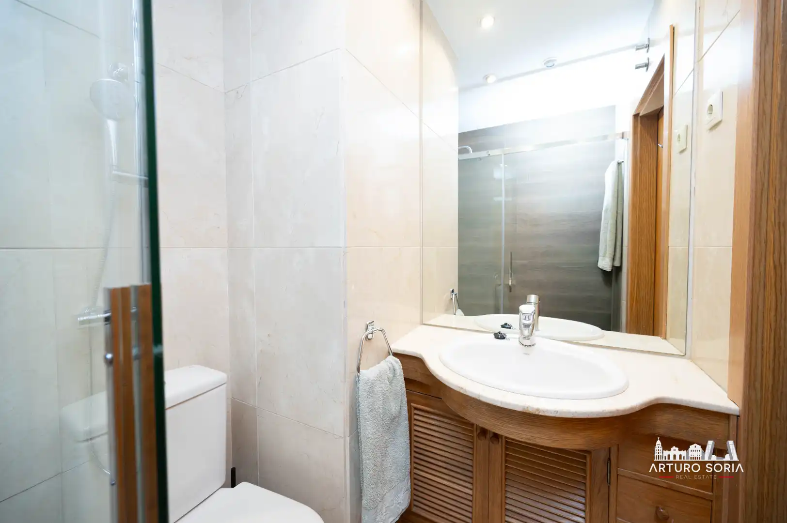 Baño de Ático en venta en Madrid con Aire acondicionado, Terraza y Trastero