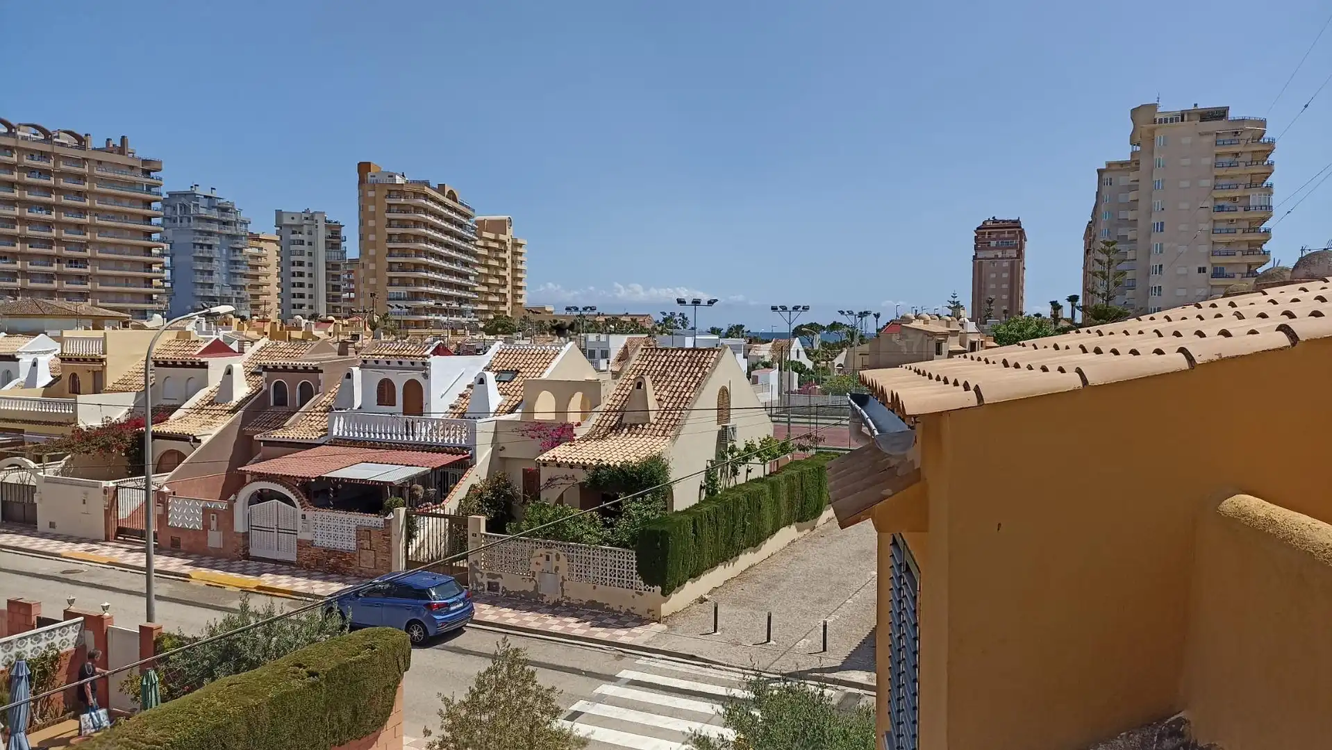 Vista exterior de Casa adosada en venda en Tavernes de la Valldigna amb Aire condicionat, Calefacció i Terrassa