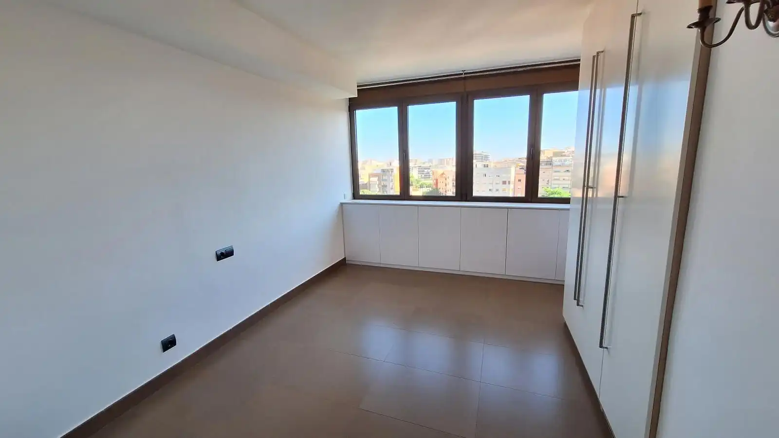 Schlafzimmer von Wohnung zur Miete in L'Hospitalet de Llobregat mit Klimaanlage und Heizung