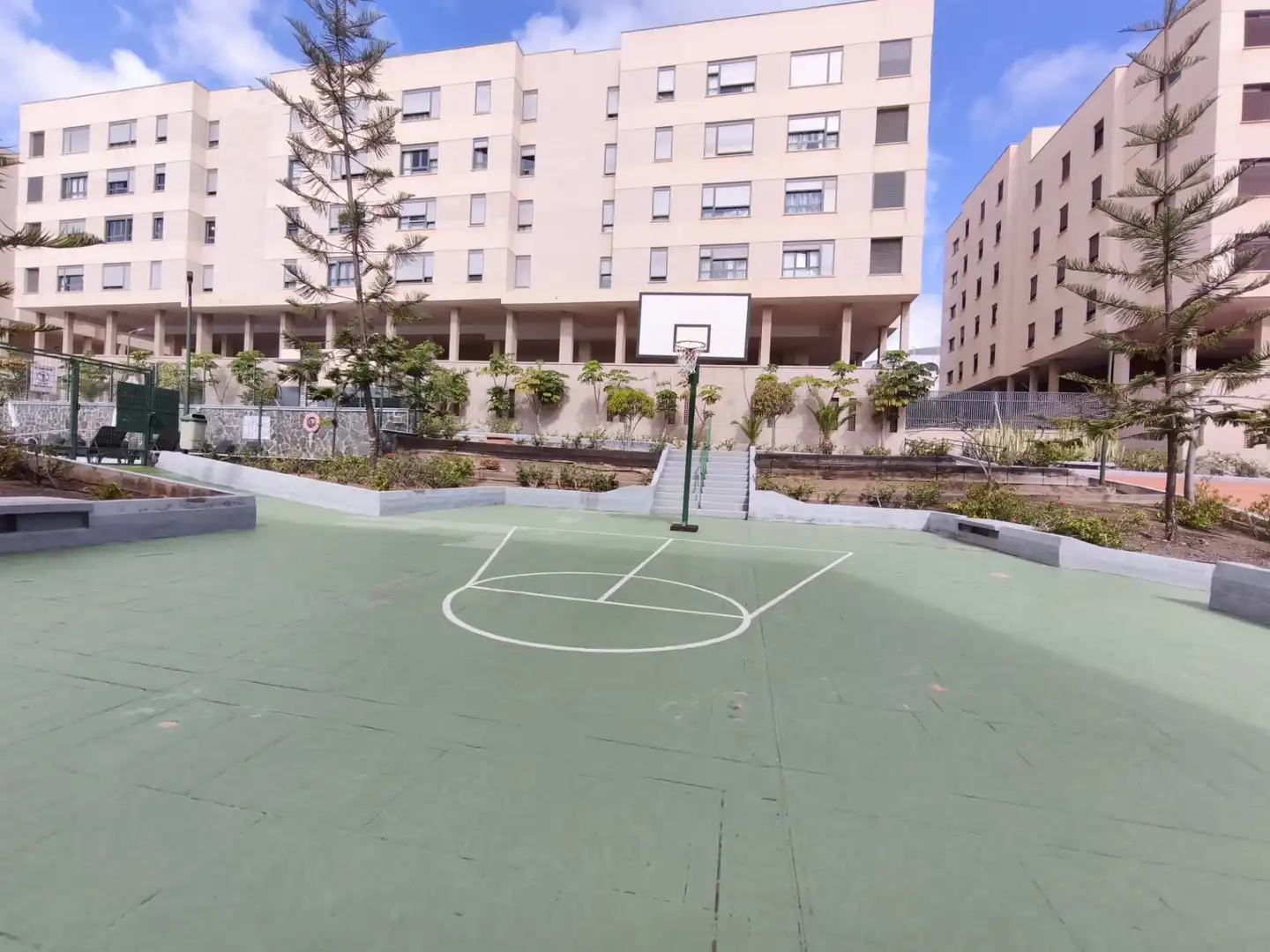 Außenansicht von Wohnung zum Verkauf in Las Palmas de Gran Canaria mit Abstellraum und Gemeinschaftspool