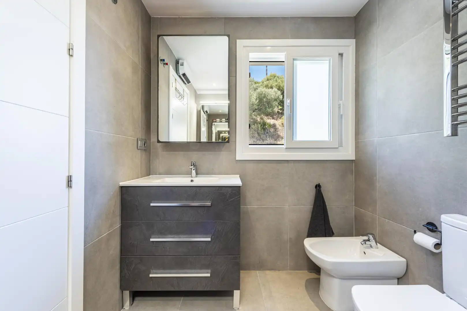 Bany de Apartament en venda en Benahavís amb Aire condicionat, Calefacció i Jardí privat