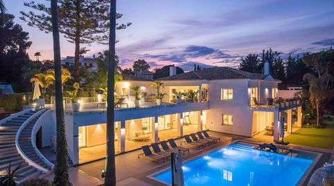Villa Rubí  Nueva Atalaya, Estepona 4.200.000  Escritura única  Villa principal y casa de huéspedes independiente