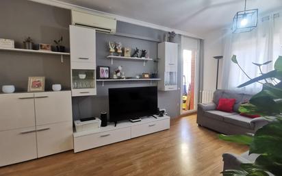 Living room of Flat for sale in Figueres  with Parquet flooring