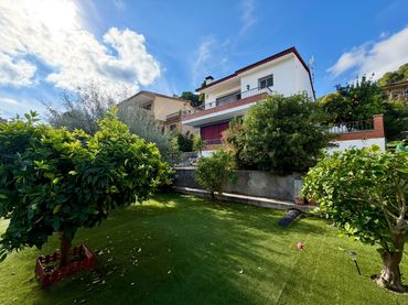 Xalet amb piscina en venda a Tulipa