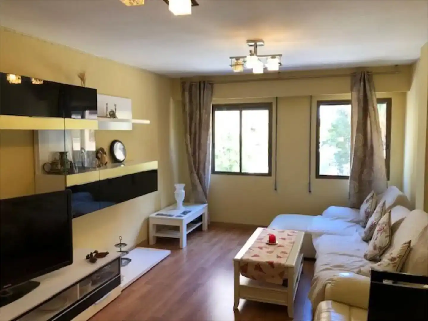 Living room of Flat for sale in  Valencia Capital  with Air Conditioner and Balcony