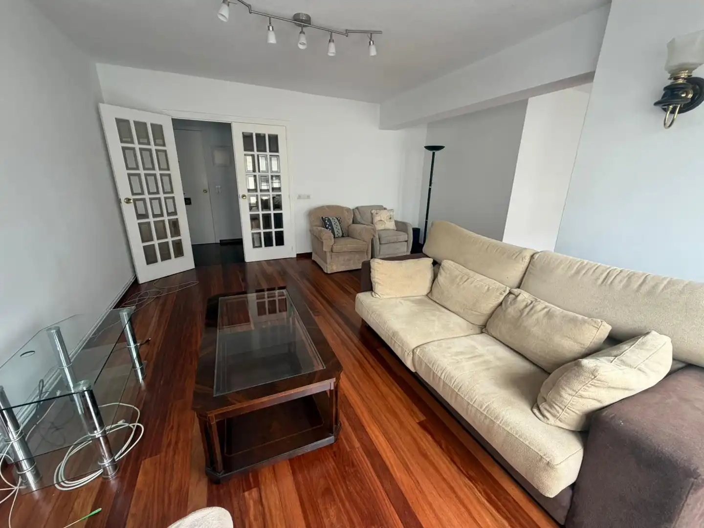 Living room of Flat for sale in A Coruña Capital   with Parquet flooring, Furnished and Oven