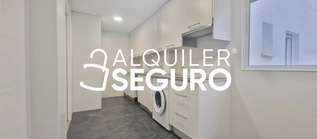 Cocina de Piso de alquiler en  Madrid Capital con Calefacción y Terraza