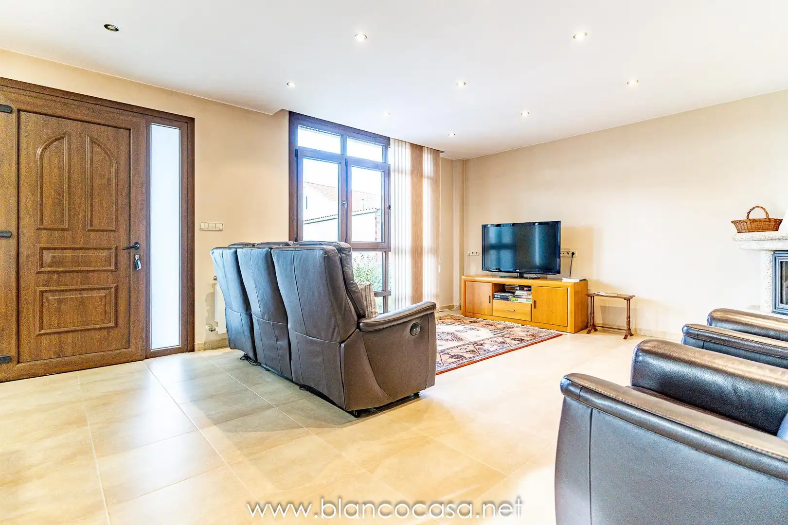 Sala de estar de Casa o chalet en venta en Carballo con Calefacción, Trastero y Amueblado