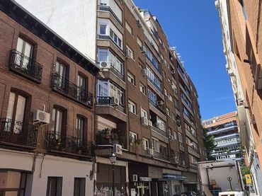 Pis amb ascensor en venda a Calle de Martín Soler 4
