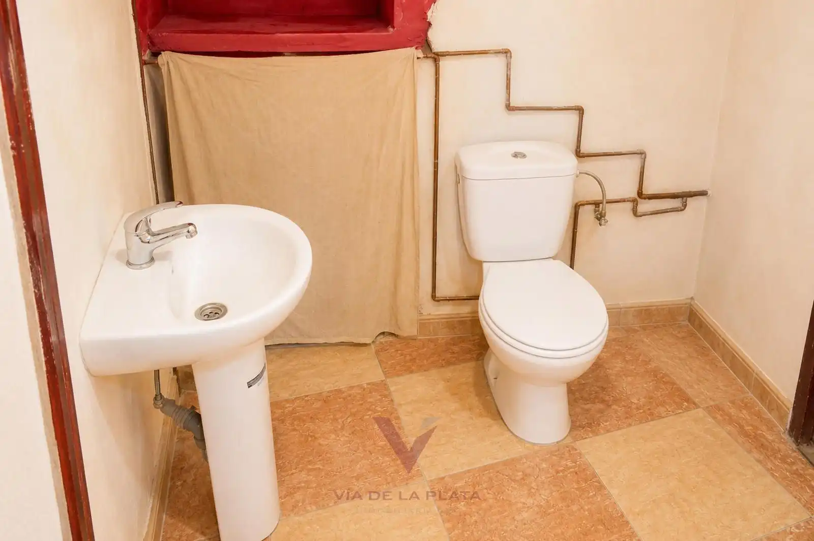 Badezimmer von Einfamilien-Reihenhaus zum Verkauf in San Esteban de la Sierra mit Heizung, Terrasse und Möbliert