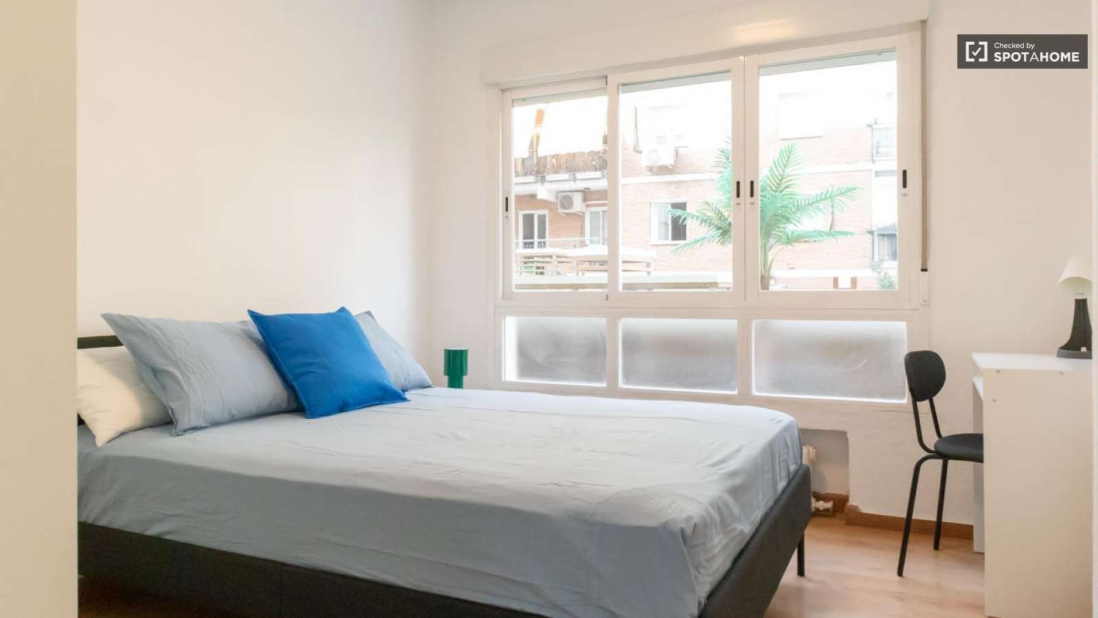 Bedroom of Flat to share in  Madrid Capital  with Air Conditioner, Heating and Terrace