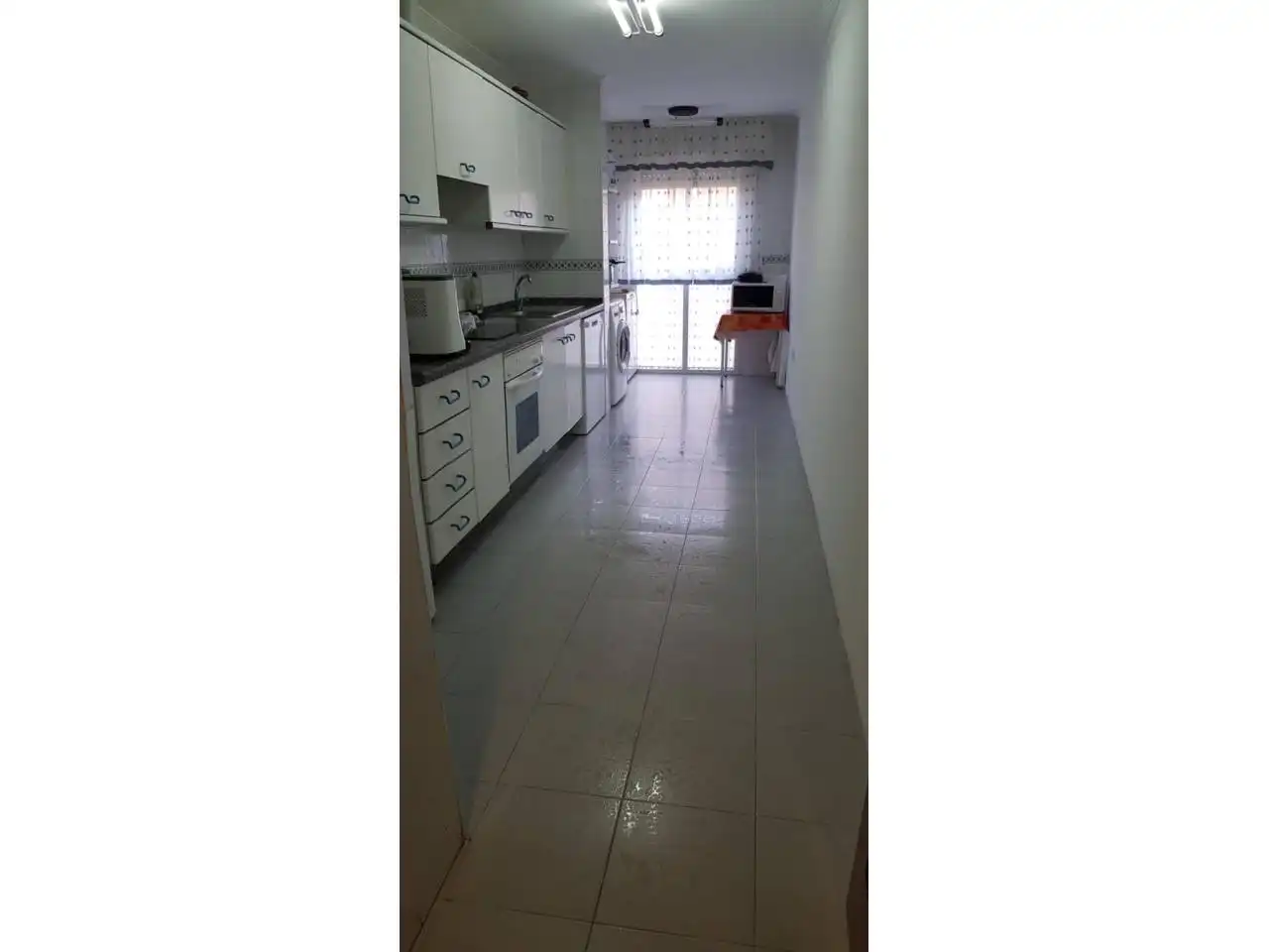 Cocina de Piso de alquiler en Sevilla con Aire acondicionado, Balcón y Piscina comunitaria