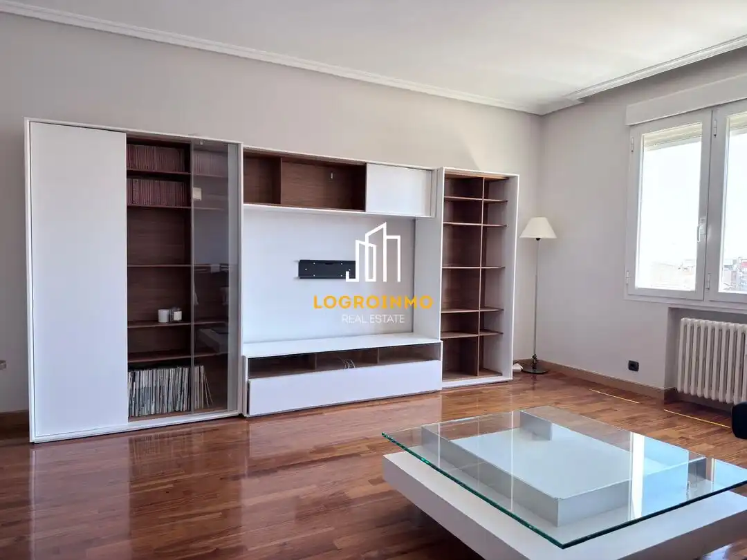 Living room of Flat for rent in  Logroño  with Air Conditioner, Heating and Terrace